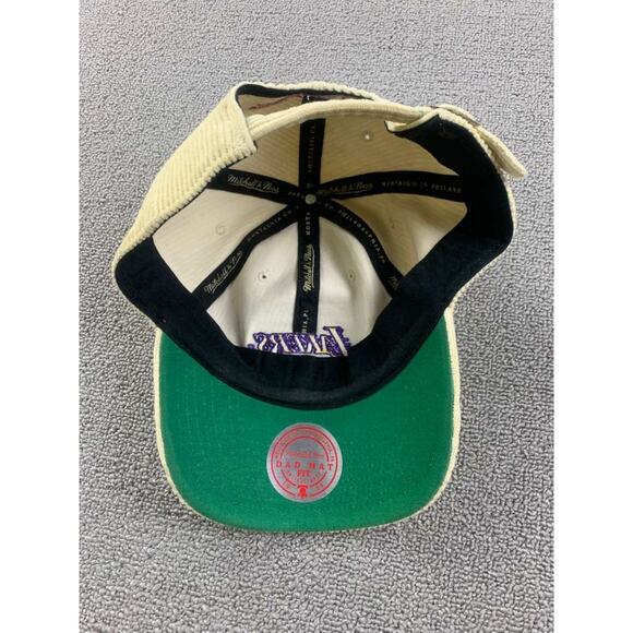 MENS MITCHELL & NESS NBA 1985 WORLD CHAMPS DAD STRAPBACK HWC LAKERS - KHAKI - Picture 3 of 8